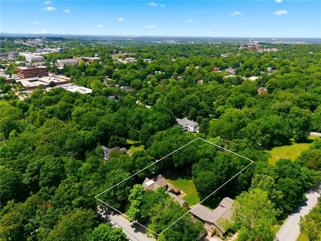 402 E Spring Street, Fayetteville, AR 72701