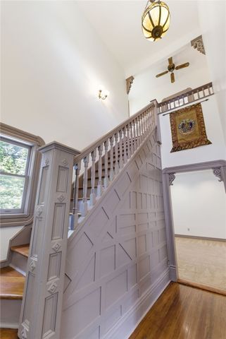 402 E Spring Street, Fayetteville, AR 72701