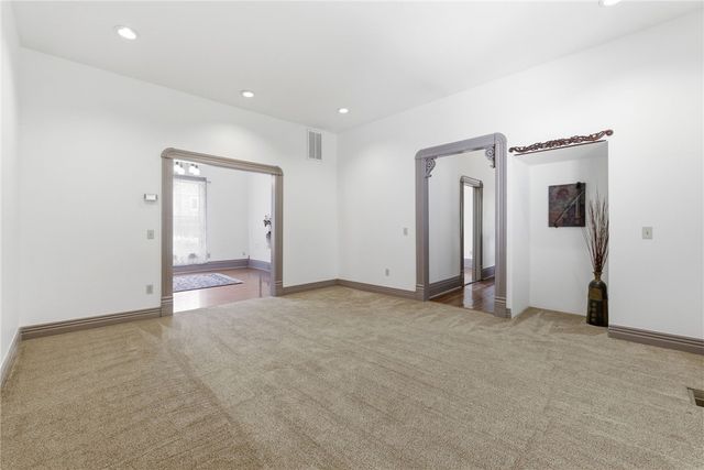 402 E Spring Street, Fayetteville, AR 72701