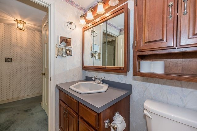 16 Westmont Cir, Shrewsbury, MA 01545