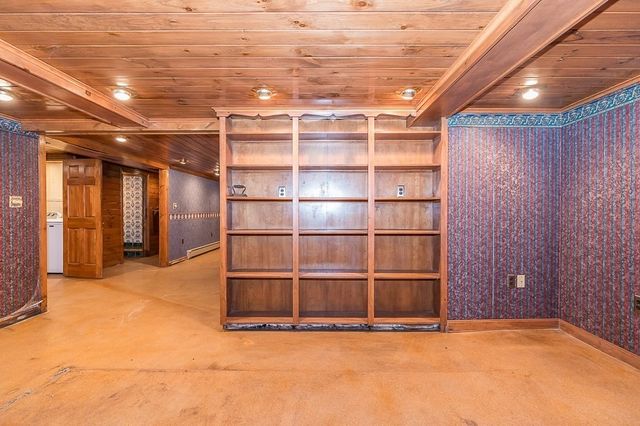16 Westmont Cir, Shrewsbury, MA 01545