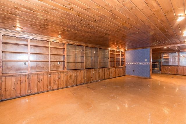 16 Westmont Cir, Shrewsbury, MA 01545