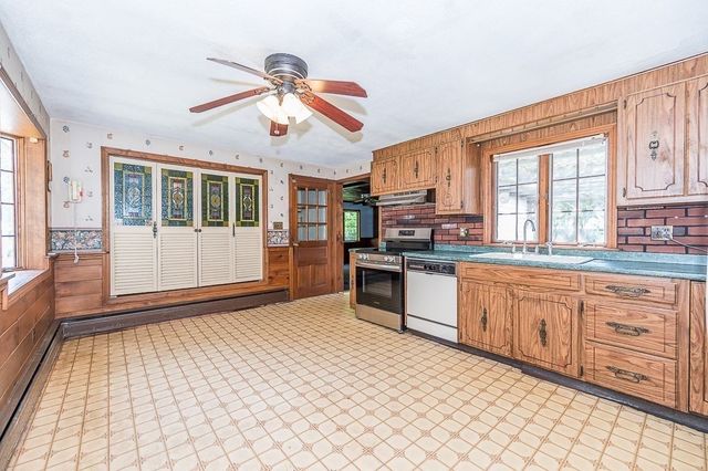 16 Westmont Cir, Shrewsbury, MA 01545