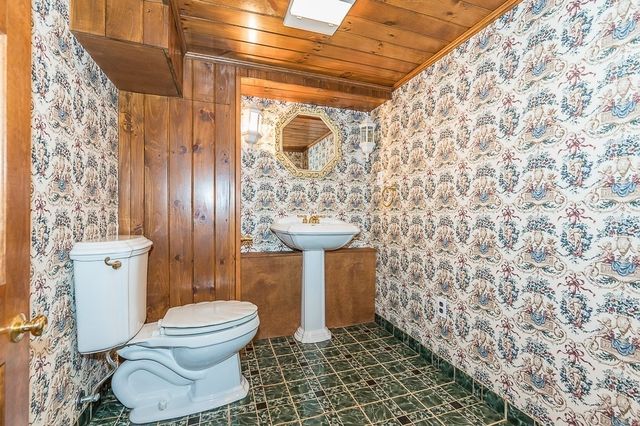 16 Westmont Cir, Shrewsbury, MA 01545