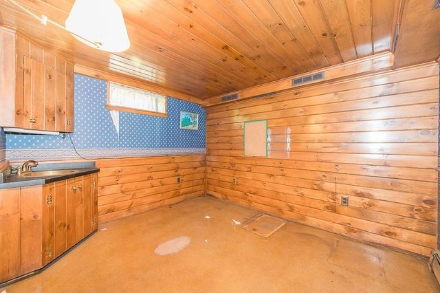 16 Westmont Cir, Shrewsbury, MA 01545