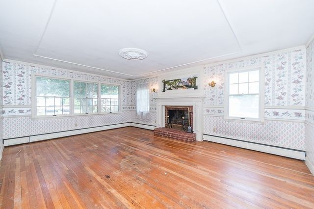 16 Westmont Cir, Shrewsbury, MA 01545