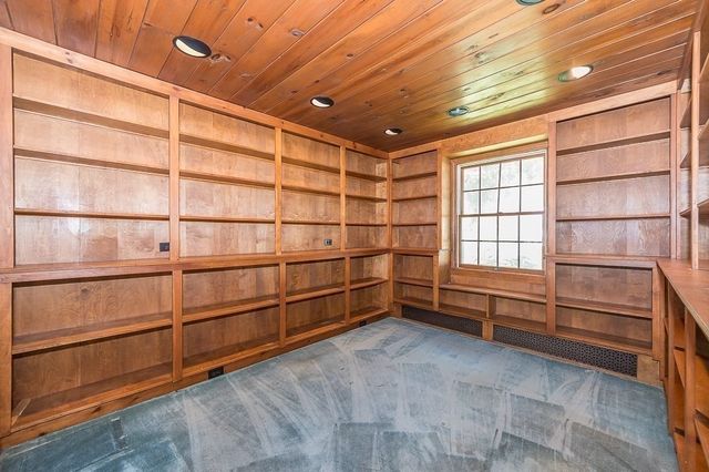 16 Westmont Cir, Shrewsbury, MA 01545