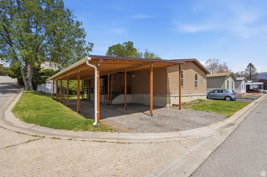 2875 N HILLFIELD RD #111, Layton, UT 84041 — exterior
