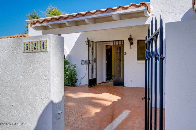 624 N Abrego Drive, Green Valley, AZ 85614