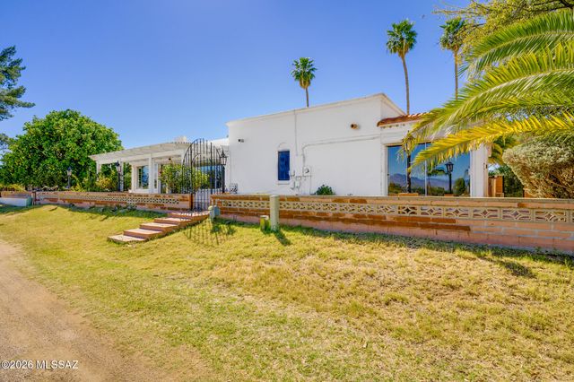 624 N Abrego Drive, Green Valley, AZ 85614