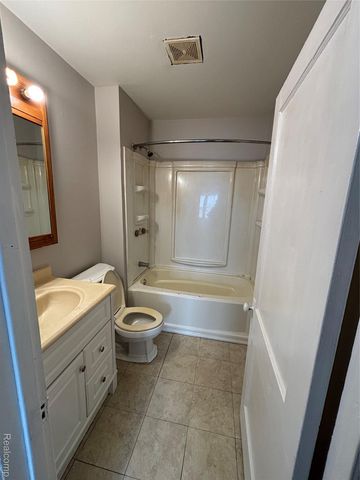 1114 Christopher Street, Flint, MI 48503