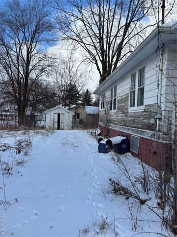 1114 Christopher Street, Flint, MI 48503