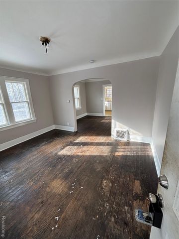 1114 Christopher Street, Flint, MI 48503