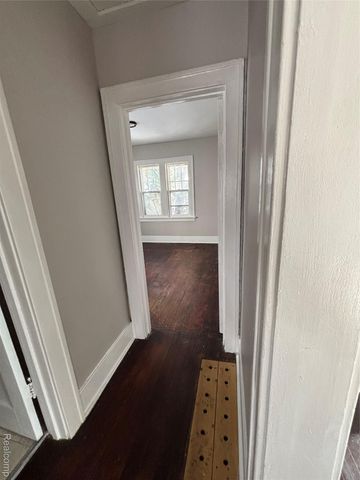 1114 Christopher Street, Flint, MI 48503