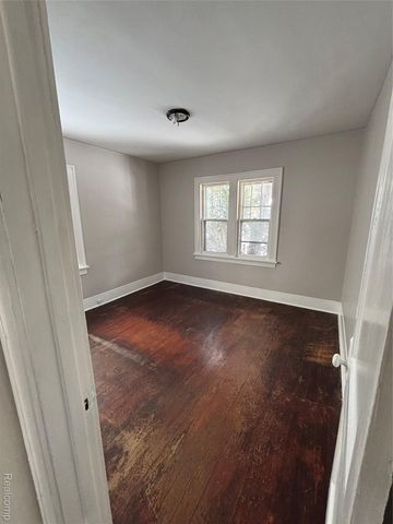 1114 Christopher Street, Flint, MI 48503