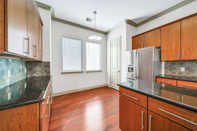 5221 Eigel Street, Houston, TX 77007