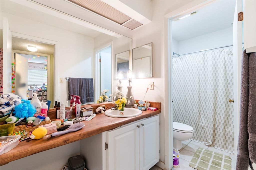 Image 13 of property listing at 13367 ARBOR POINTE CIRCLE 304, Tampa, FL 33617