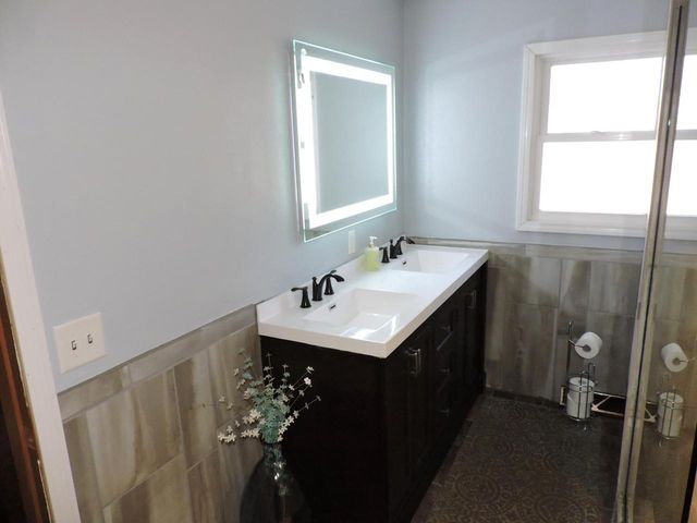 1227 S Main STREET, Fort Atkinson, WI 53538