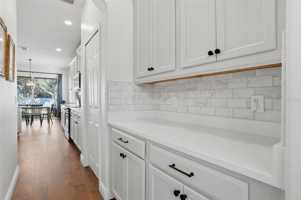 Image 14 of property listing at 10087 BAYWATER BREEZE DRIVE, Orlando, FL 32827