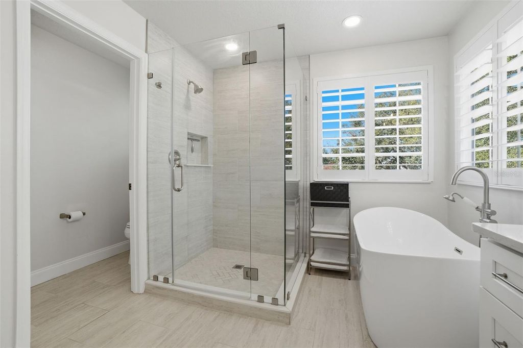 Image 18 of property listing at 10087 BAYWATER BREEZE DRIVE, Orlando, FL 32827