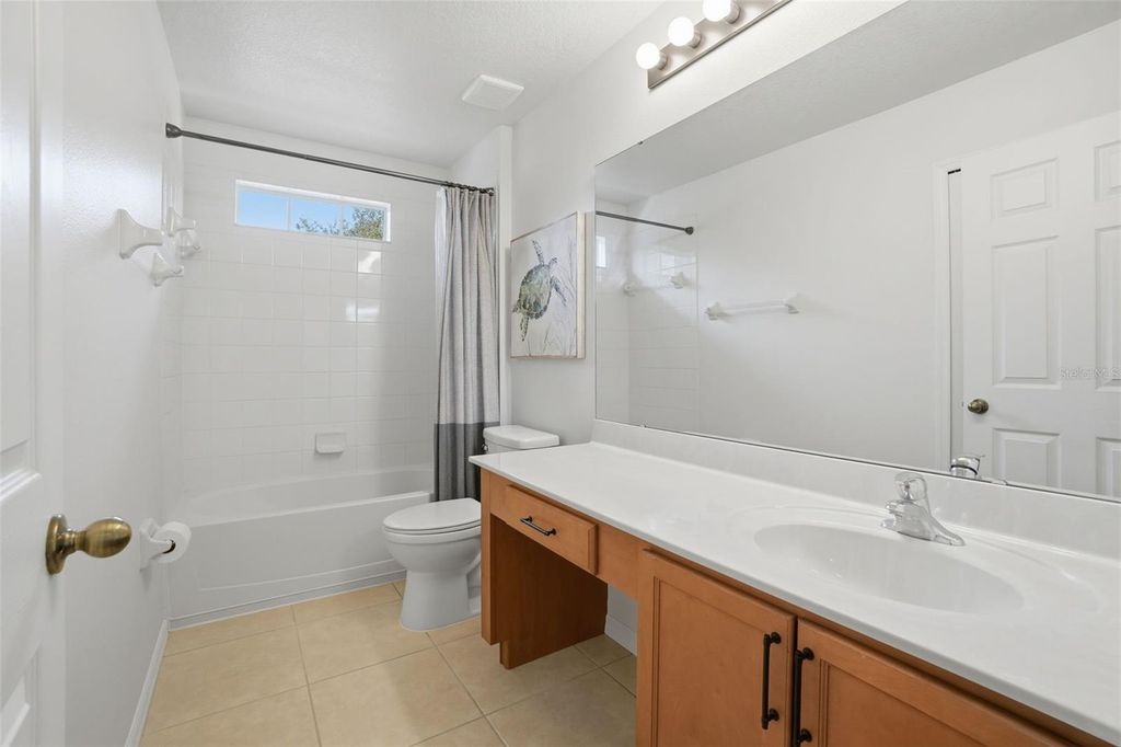 Image 20 of property listing at 10087 BAYWATER BREEZE DRIVE, Orlando, FL 32827