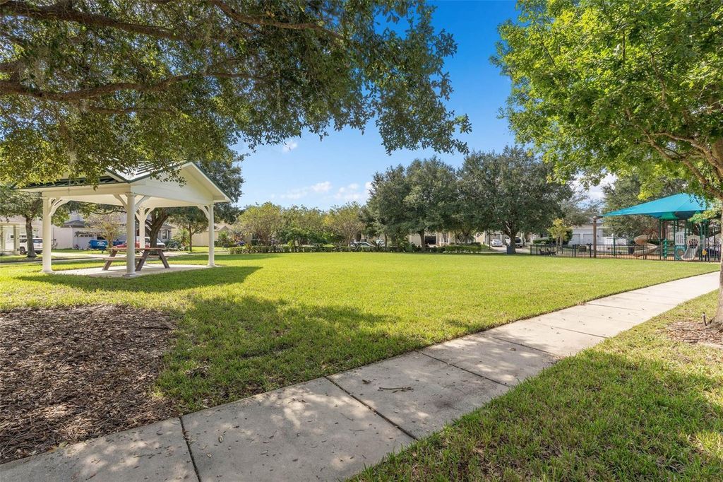 Image 30 of property listing at 10087 BAYWATER BREEZE DRIVE, Orlando, FL 32827
