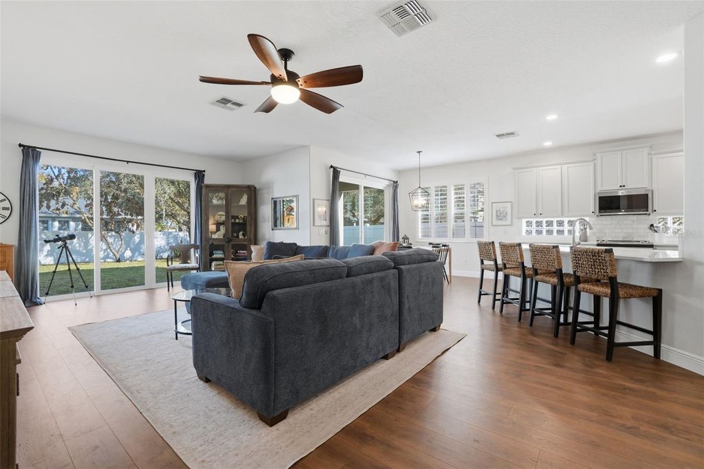 Image 7 of property listing at 10087 BAYWATER BREEZE DRIVE, Orlando, FL 32827