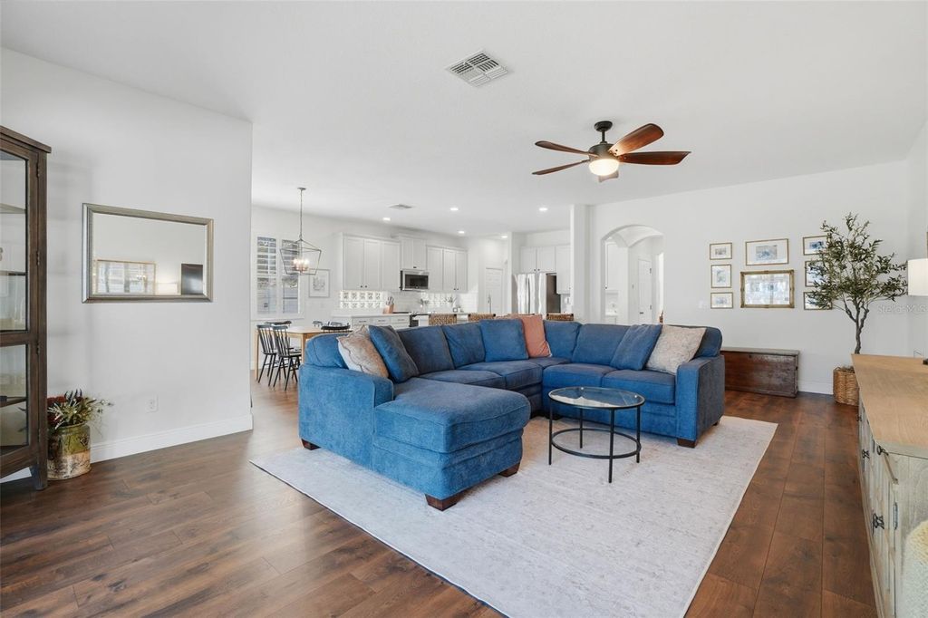 Image 8 of property listing at 10087 BAYWATER BREEZE DRIVE, Orlando, FL 32827