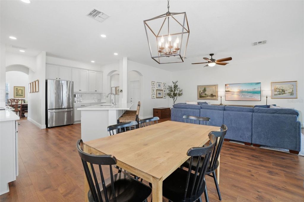 Image 10 of property listing at 10087 BAYWATER BREEZE DRIVE, Orlando, FL 32827