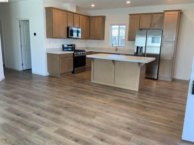 214 Maui Dr., Pittsburg, CA 94565