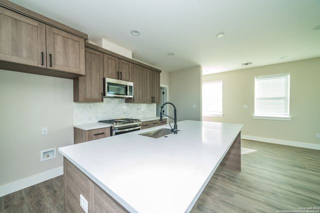 1618 W Lawndale Dr Unit 10, San Antonio, TX 78209