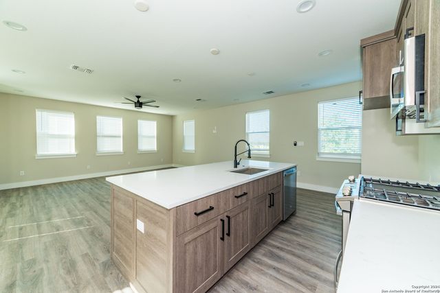 1618 W Lawndale Dr Unit 10, San Antonio, TX 78209