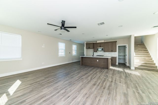 1618 W Lawndale Dr Unit 10, San Antonio, TX 78209
