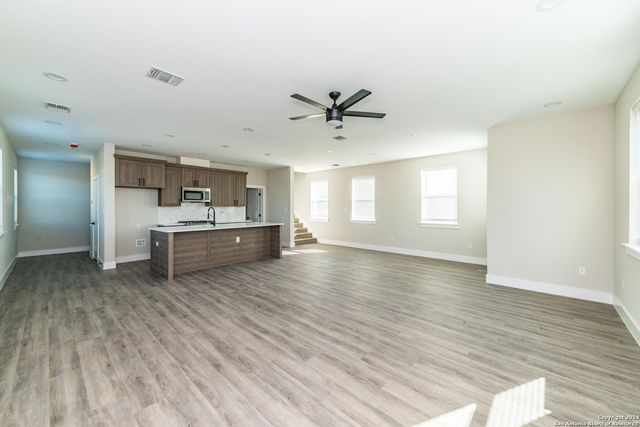 1618 W Lawndale Dr Unit 10, San Antonio, TX 78209