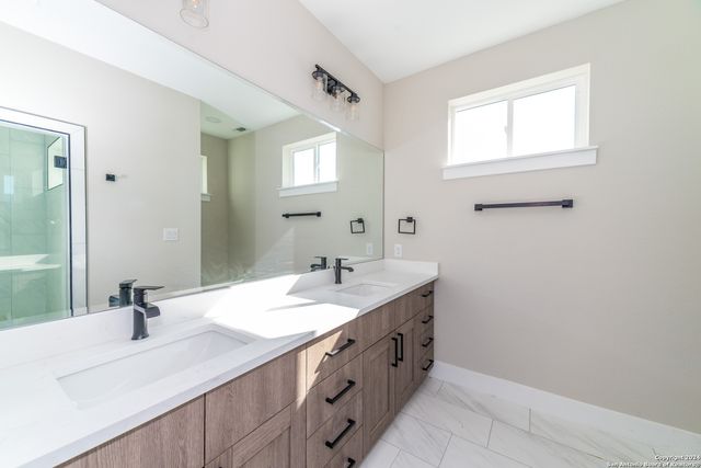 1618 W Lawndale Dr Unit 10, San Antonio, TX 78209