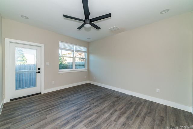 1618 W Lawndale Dr Unit 10, San Antonio, TX 78209