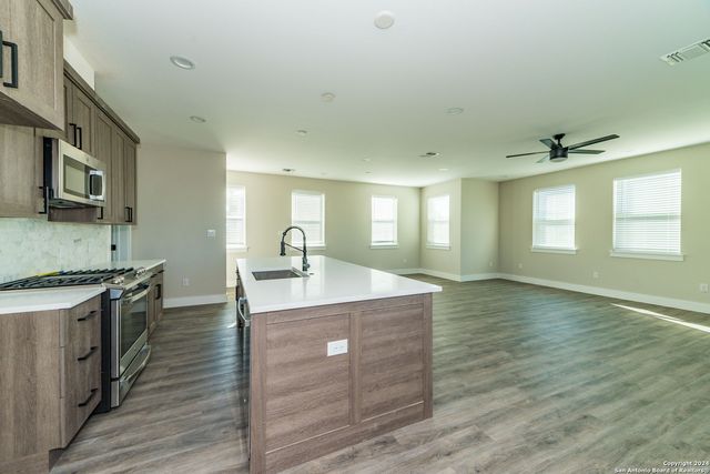 1618 W Lawndale Dr Unit 10, San Antonio, TX 78209