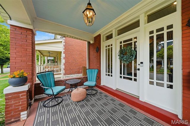4225 Maryland Avenue, St Louis, MO 63108