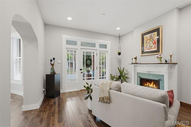 4225 Maryland Avenue, St Louis, MO 63108