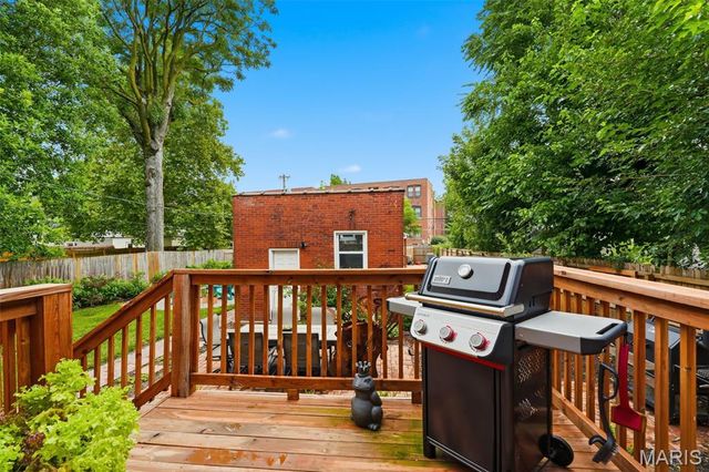 4225 Maryland Avenue, St Louis, MO 63108