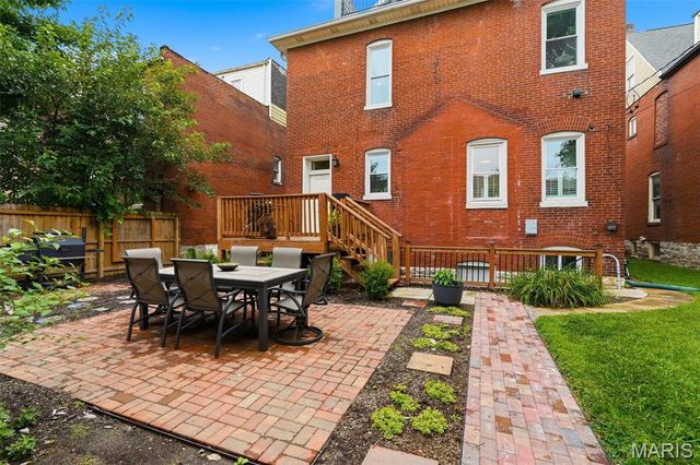 4225 Maryland Avenue, St Louis, MO 63108
