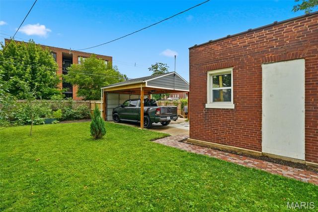 4225 Maryland Avenue, St Louis, MO 63108