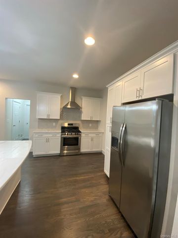 24 Sunset Lane, New Hampton, NY 10958