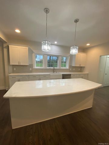 24 Sunset Lane, New Hampton, NY 10958