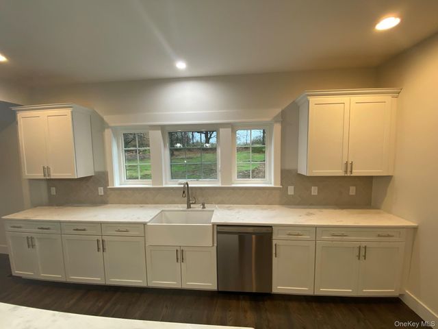 24 Sunset Lane, New Hampton, NY 10958