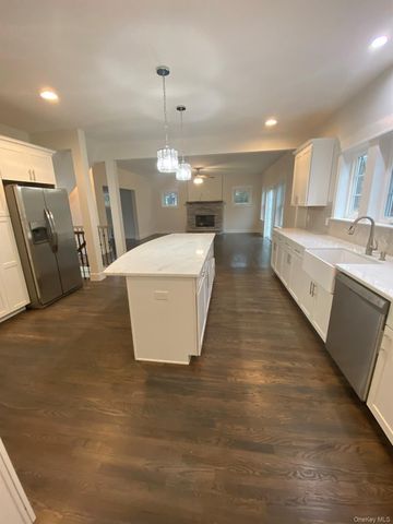 24 Sunset Lane, New Hampton, NY 10958