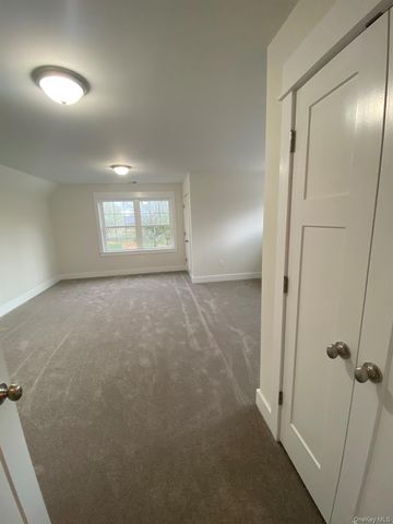 24 Sunset Lane, New Hampton, NY 10958