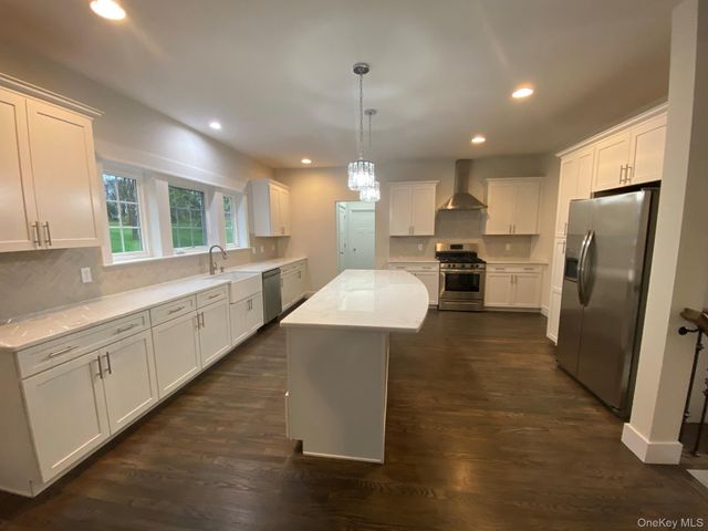 24 Sunset Lane, New Hampton, NY 10958