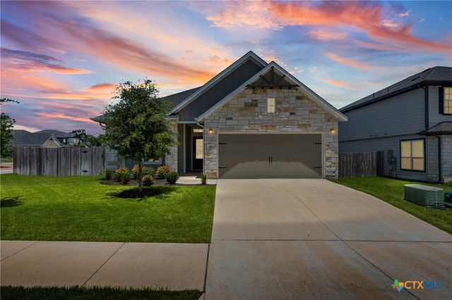 215 Cabiness Drive, Salado, TX 76571