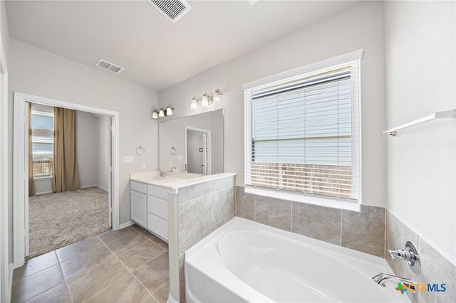 215 Cabiness Drive, Salado, TX 76571